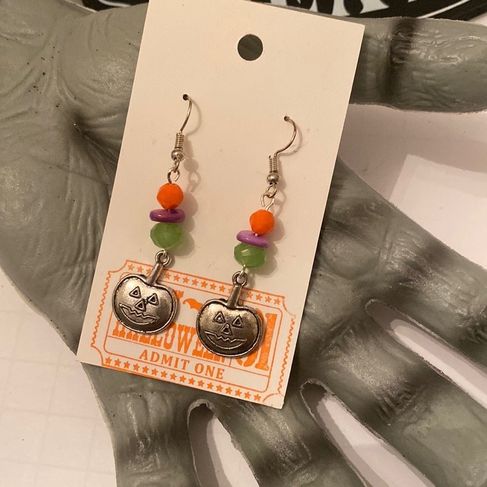 Halloween beaded earrings with charm - Handmade